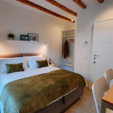كومو Foscolo 9 Room - Breakfast المظهر الخارجي الصورة
