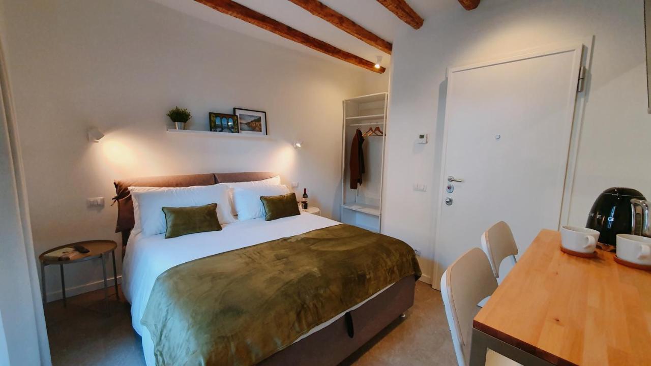كومو Foscolo 9 Room - Breakfast المظهر الخارجي الصورة